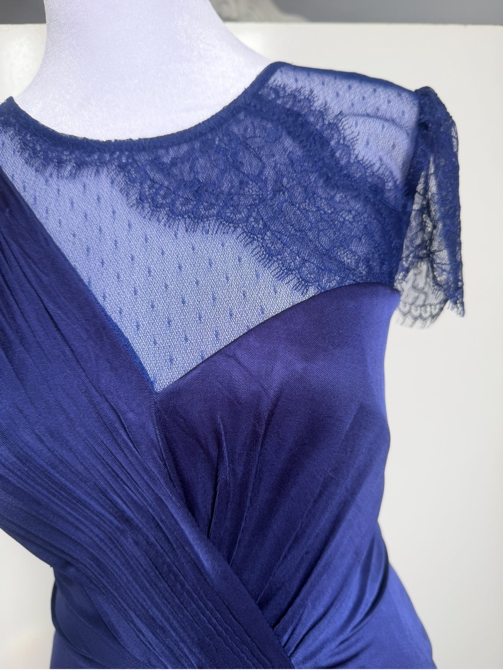 BCBGMAXAZRIA Navy Blue Lace Illusion Ruched Sheath Cocktail Dress S - Picture 3 of 12